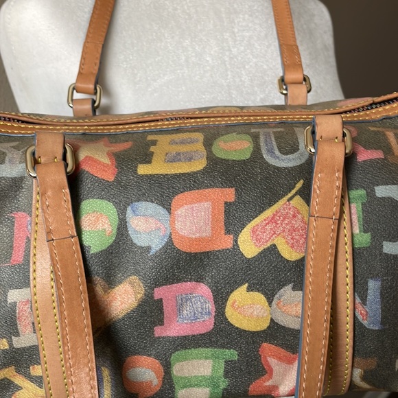 Vintage Dooney and Bourke barrel bag - Picture 2 of 14